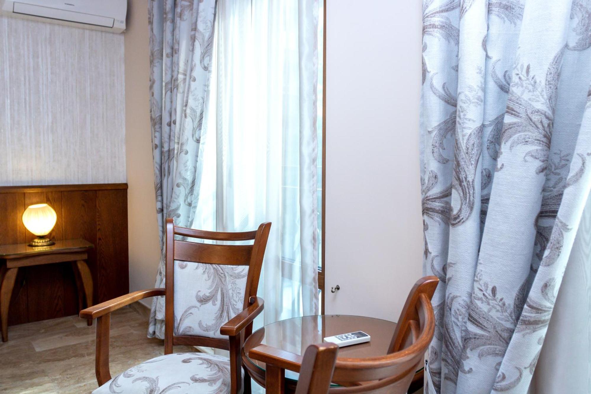 Mon Ami Apart In Studentski Grad Area ソフィア エクステリア 写真