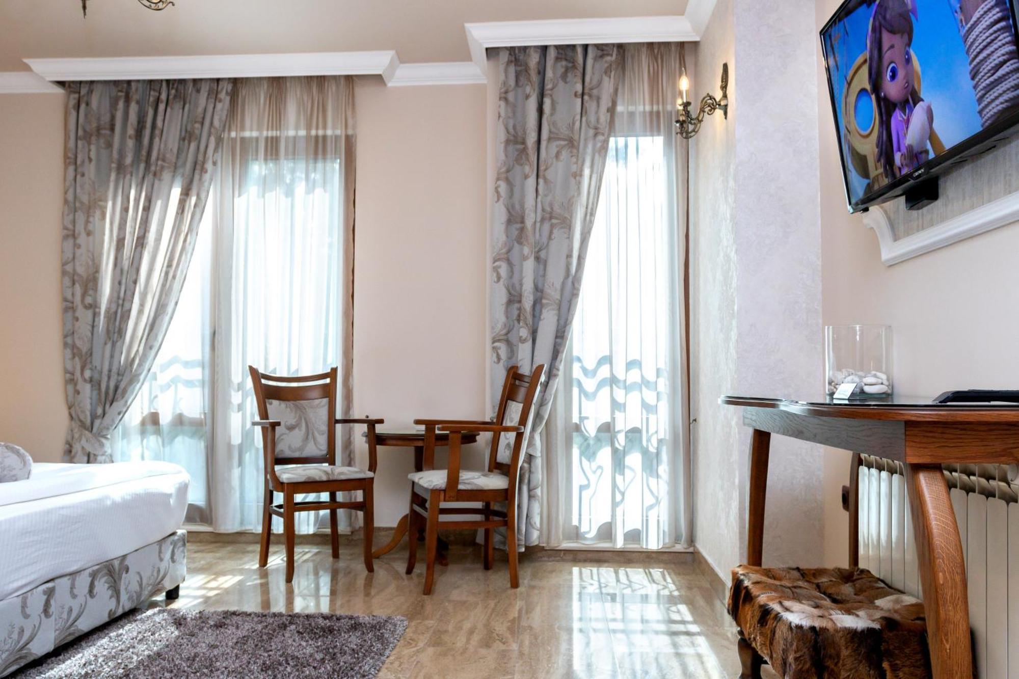 Mon Ami Apart In Studentski Grad Area ソフィア エクステリア 写真