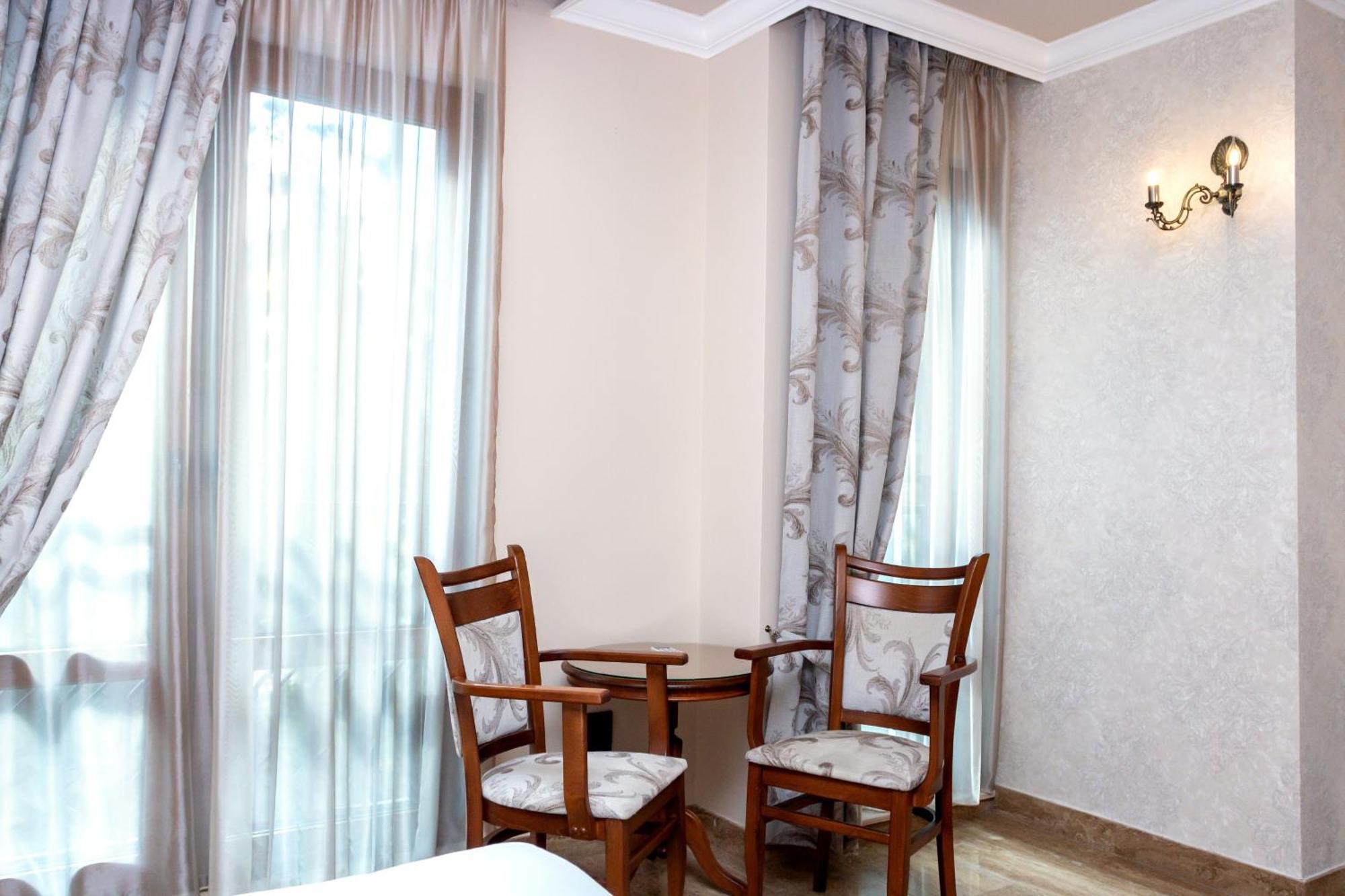 Mon Ami Apart In Studentski Grad Area ソフィア エクステリア 写真